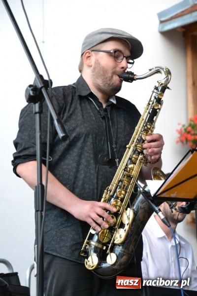 Zdjęcie w galerii na portalu naszraciborz.pl: Światowe Dni Młodzieży na Zamku Piastowskim w Raciborzu - koncertowały Armia Dzieci i Przecinek  wiadomości z regionu