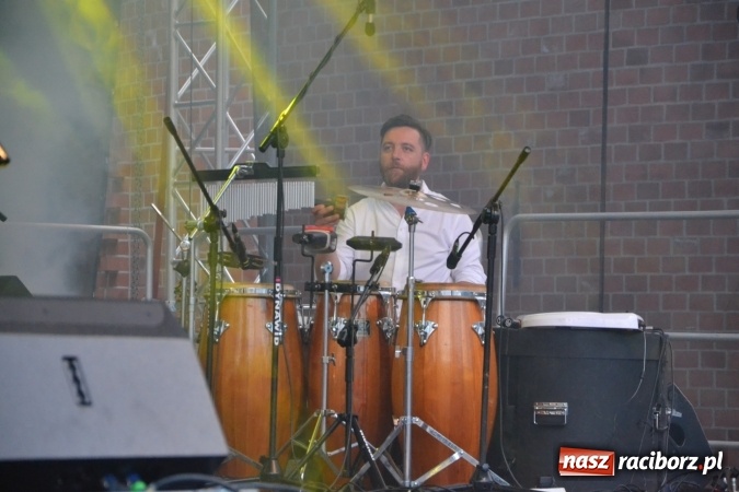 Zdjęcie w galerii na portalu naszraciborz.pl: Światowe Dni Młodzieży na Zamku Piastowskim w Raciborzu - koncertowały Armia Dzieci i Przecinek  wiadomości z regionu