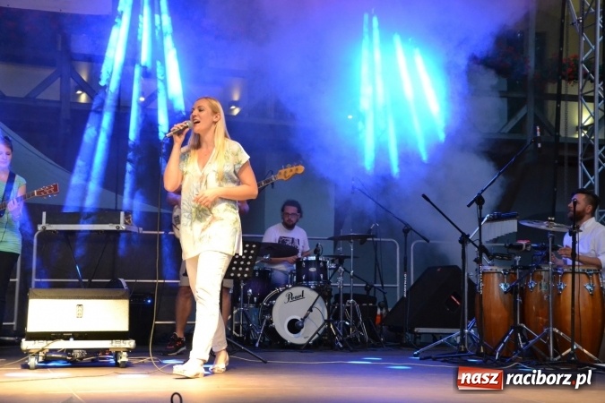 Zdjęcie w galerii na portalu naszraciborz.pl: Światowe Dni Młodzieży na Zamku Piastowskim w Raciborzu - koncertowały Armia Dzieci i Przecinek  wiadomości z regionu