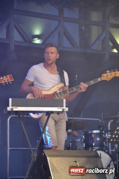 Zdjęcie w galerii na portalu naszraciborz.pl: Światowe Dni Młodzieży na Zamku Piastowskim w Raciborzu - koncertowały Armia Dzieci i Przecinek  wiadomości z regionu