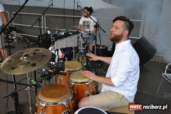 Zdjęcie w galerii na portalu naszraciborz.pl: Światowe Dni Młodzieży na Zamku Piastowskim w Raciborzu - koncertowały Armia Dzieci i Przecinek  wiadomości z regionu