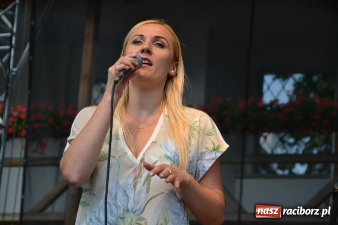 Zdjęcie w galerii na portalu naszraciborz.pl: Światowe Dni Młodzieży na Zamku Piastowskim w Raciborzu - koncertowały Armia Dzieci i Przecinek  wiadomości z regionu