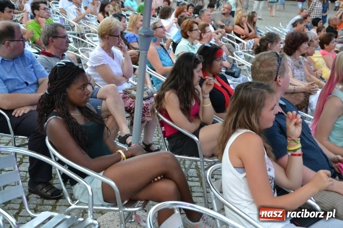 Zdjęcie w galerii na portalu naszraciborz.pl: Światowe Dni Młodzieży na Zamku Piastowskim w Raciborzu - koncertowały Armia Dzieci i Przecinek  wiadomości z regionu