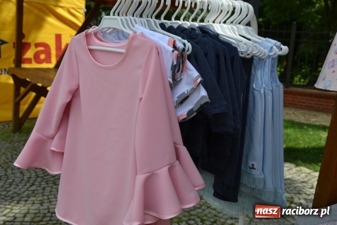 Zdjęcie w galerii na portalu naszraciborz.pl: Światowe Dni Młodzieży na Zamku Piastowskim w Raciborzu - koncertowały Armia Dzieci i Przecinek  wiadomości z regionu