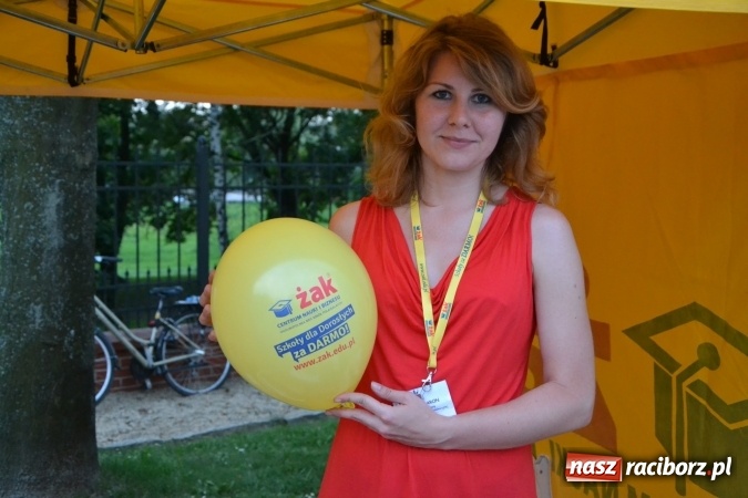 Zdjęcie w galerii na portalu naszraciborz.pl: Światowe Dni Młodzieży na Zamku Piastowskim w Raciborzu - koncertowały Armia Dzieci i Przecinek  wiadomości z regionu