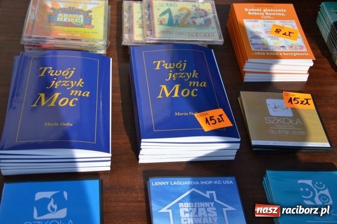 Zdjęcie w galerii na portalu naszraciborz.pl: Światowe Dni Młodzieży na Zamku Piastowskim w Raciborzu - koncertowały Armia Dzieci i Przecinek  wiadomości z regionu