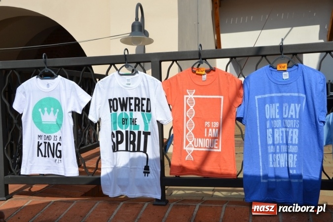 Zdjęcie w galerii na portalu naszraciborz.pl: Światowe Dni Młodzieży na Zamku Piastowskim w Raciborzu - koncertowały Armia Dzieci i Przecinek  wiadomości z regionu