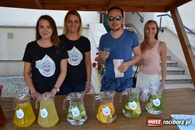 Zdjęcie w galerii na portalu naszraciborz.pl: Światowe Dni Młodzieży na Zamku Piastowskim w Raciborzu - koncertowały Armia Dzieci i Przecinek  wiadomości z regionu