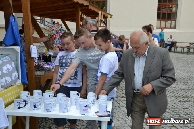 Zdjęcie w galerii na portalu naszraciborz.pl: Światowe Dni Młodzieży na Zamku Piastowskim w Raciborzu - koncertowały Armia Dzieci i Przecinek  wiadomości z regionu