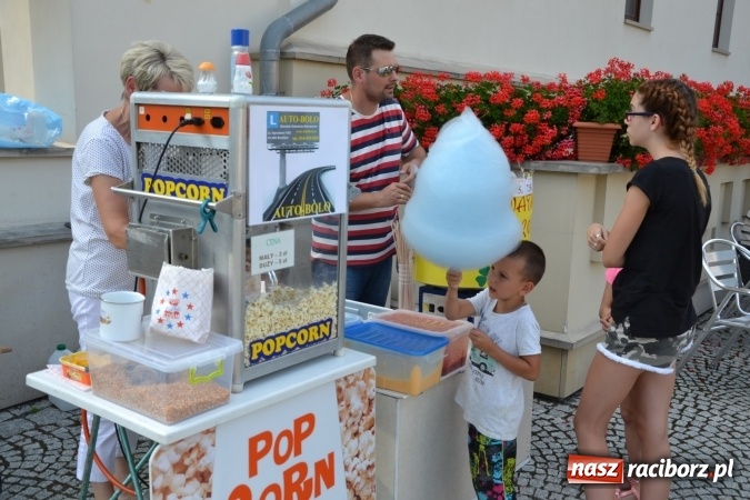 Zdjęcie w galerii na portalu naszraciborz.pl: Światowe Dni Młodzieży na Zamku Piastowskim w Raciborzu - koncertowały Armia Dzieci i Przecinek  wiadomości z regionu