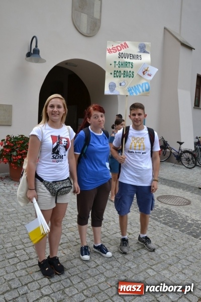 Zdjęcie w galerii na portalu naszraciborz.pl: Światowe Dni Młodzieży na Zamku Piastowskim w Raciborzu - koncertowały Armia Dzieci i Przecinek  wiadomości z regionu