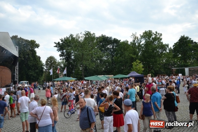 Zdjęcie w galerii na portalu naszraciborz.pl: Światowe Dni Młodzieży na Zamku Piastowskim w Raciborzu - koncertowały Armia Dzieci i Przecinek  wiadomości z regionu