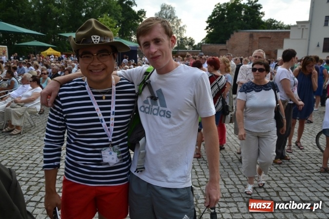 Zdjęcie w galerii na portalu naszraciborz.pl: Światowe Dni Młodzieży na Zamku Piastowskim w Raciborzu - koncertowały Armia Dzieci i Przecinek  wiadomości z regionu