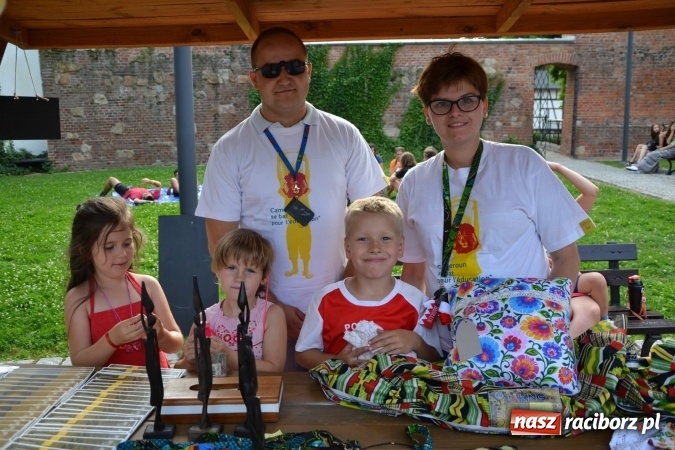 Zdjęcie w galerii na portalu naszraciborz.pl: Światowe Dni Młodzieży na Zamku Piastowskim w Raciborzu - koncertowały Armia Dzieci i Przecinek  wiadomości z regionu