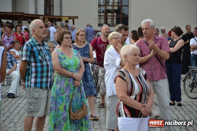 Zdjęcie w galerii na portalu naszraciborz.pl: Światowe Dni Młodzieży na Zamku Piastowskim w Raciborzu - koncertowały Armia Dzieci i Przecinek  wiadomości z regionu