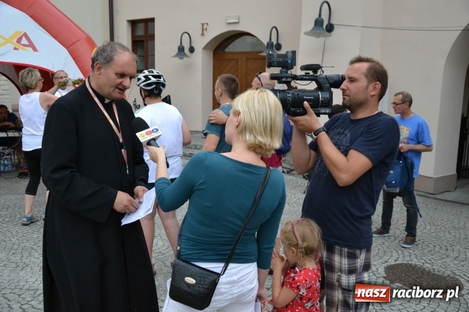 Zdjęcie w galerii na portalu naszraciborz.pl: Światowe Dni Młodzieży na Zamku Piastowskim w Raciborzu - koncertowały Armia Dzieci i Przecinek  wiadomości z regionu