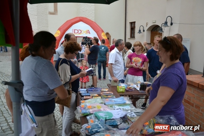 Zdjęcie w galerii na portalu naszraciborz.pl: Światowe Dni Młodzieży na Zamku Piastowskim w Raciborzu - koncertowały Armia Dzieci i Przecinek  wiadomości z regionu