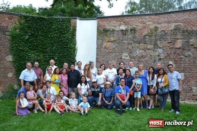 Zdjęcie w galerii na portalu naszraciborz.pl: Światowe Dni Młodzieży na Zamku Piastowskim w Raciborzu - koncertowały Armia Dzieci i Przecinek  wiadomości z regionu