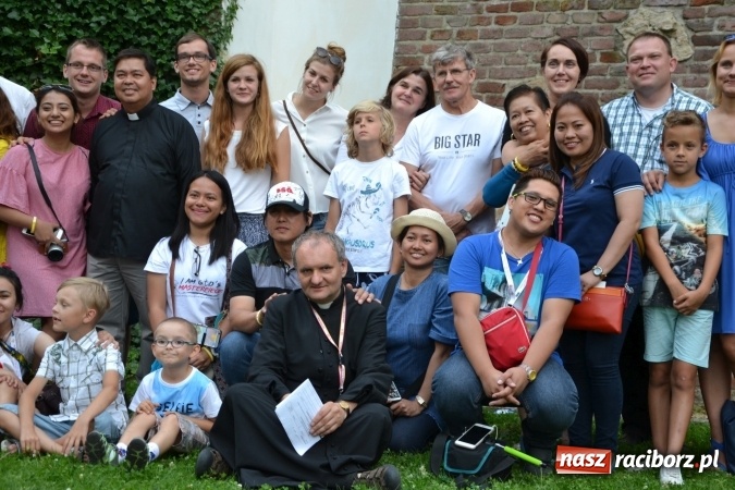 Zdjęcie w galerii na portalu naszraciborz.pl: Światowe Dni Młodzieży na Zamku Piastowskim w Raciborzu - koncertowały Armia Dzieci i Przecinek  wiadomości z regionu