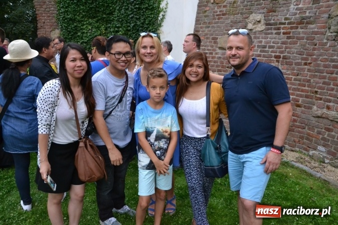 Zdjęcie w galerii na portalu naszraciborz.pl: Światowe Dni Młodzieży na Zamku Piastowskim w Raciborzu - koncertowały Armia Dzieci i Przecinek  wiadomości z regionu