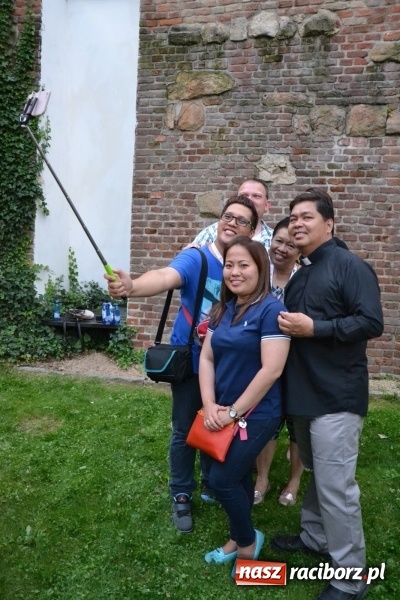 Zdjęcie w galerii na portalu naszraciborz.pl: Światowe Dni Młodzieży na Zamku Piastowskim w Raciborzu - koncertowały Armia Dzieci i Przecinek  wiadomości z regionu