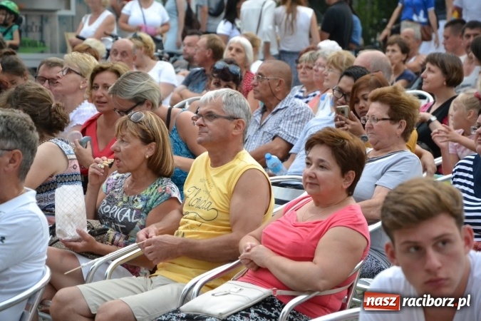 Zdjęcie w galerii na portalu naszraciborz.pl: Światowe Dni Młodzieży na Zamku Piastowskim w Raciborzu - koncertowały Armia Dzieci i Przecinek  wiadomości z regionu