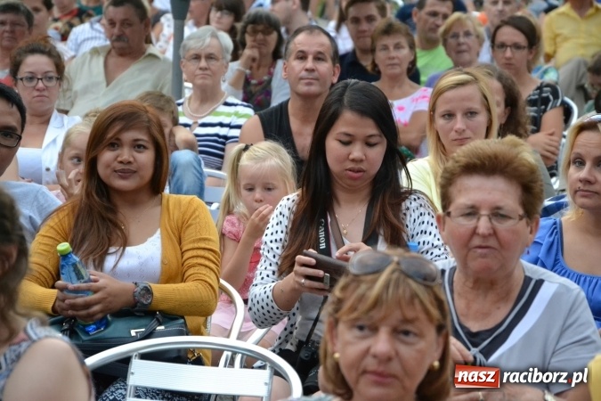 Zdjęcie w galerii na portalu naszraciborz.pl: Światowe Dni Młodzieży na Zamku Piastowskim w Raciborzu - koncertowały Armia Dzieci i Przecinek  wiadomości z regionu