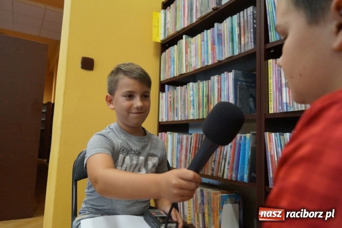 Zdjęcie w galerii na portalu naszraciborz.pl: Młodzież z Nędzy przepytała mieszkańców o wakacje wiadomości z regionu