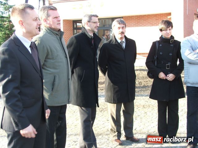 Zdjęcie w galerii na portalu naszraciborz.pl: I LO doczekało się nowego boiska wiadomości z regionu