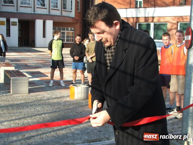 Zdjęcie w galerii na portalu naszraciborz.pl: I LO doczekało się nowego boiska wiadomości z regionu