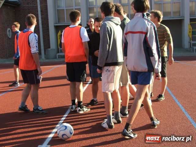 Zdjęcie w galerii na portalu naszraciborz.pl: I LO doczekało się nowego boiska wiadomości z regionu