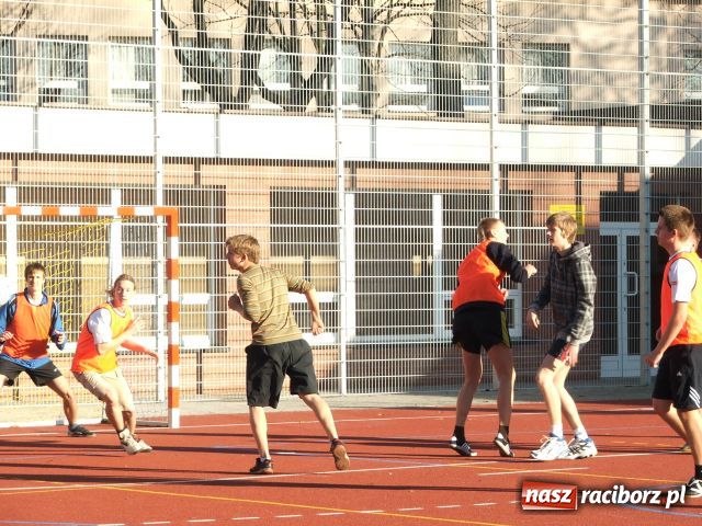 Zdjęcie w galerii na portalu naszraciborz.pl: I LO doczekało się nowego boiska wiadomości z regionu