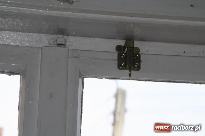 Zdjęcie w galerii na portalu naszraciborz.pl: Planowali, że będą żyć w lepszych warunkach, ale na planach się zakończyło  wiadomości z regionu