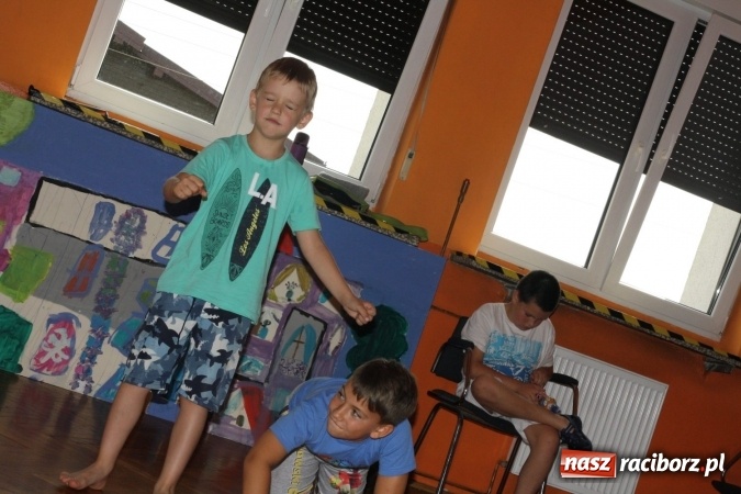 Zdjęcie w galerii na portalu naszraciborz.pl: O sztuce aktorskiej w GCK w Nędzy wiadomości z regionu