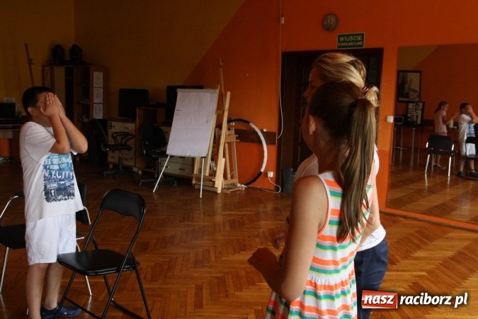 Zdjęcie w galerii na portalu naszraciborz.pl: O sztuce aktorskiej w GCK w Nędzy wiadomości z regionu