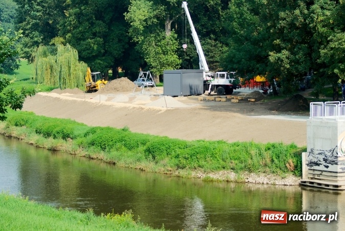 Zdjęcie w galerii na portalu naszraciborz.pl: Raciborska plaża w budowie. Sprawdź postępy prac na bulwarach nadodrzańskich wiadomości z regionu
