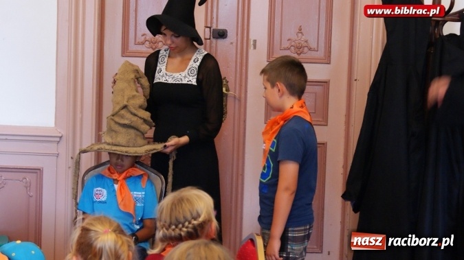 Zdjęcie w galerii na portalu naszraciborz.pl: Lato z biblioteką: wycieczka do Szkoły Magii i Czarodziejstwa  wiadomości z regionu