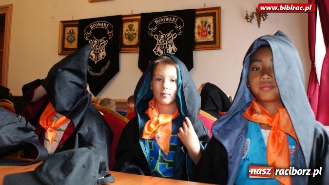 Zdjęcie w galerii na portalu naszraciborz.pl: Lato z biblioteką: wycieczka do Szkoły Magii i Czarodziejstwa  wiadomości z regionu