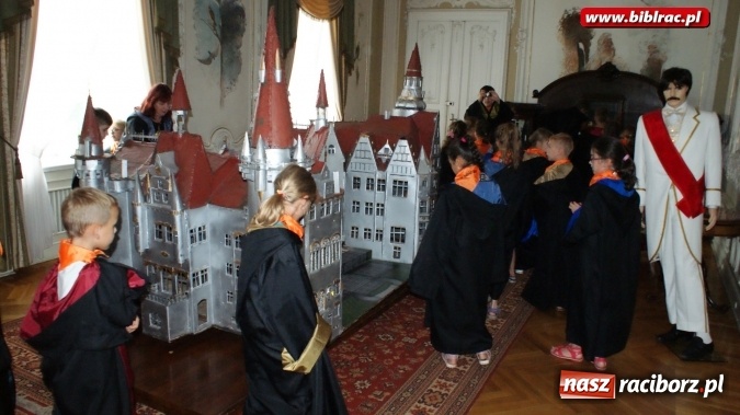 Zdjęcie w galerii na portalu naszraciborz.pl: Lato z biblioteką: wycieczka do Szkoły Magii i Czarodziejstwa  wiadomości z regionu