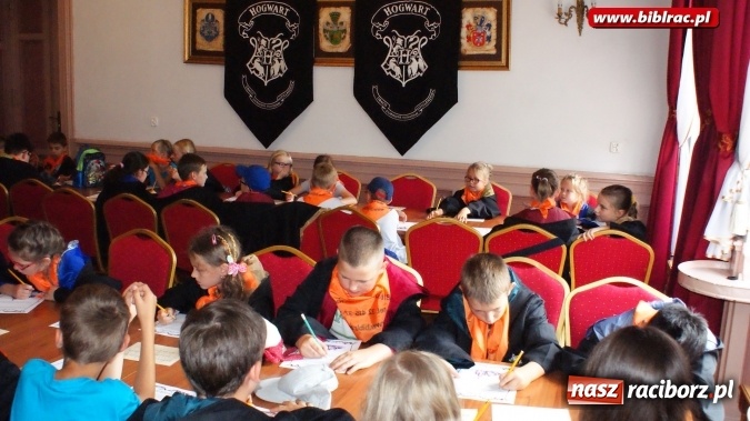 Zdjęcie w galerii na portalu naszraciborz.pl: Lato z biblioteką: wycieczka do Szkoły Magii i Czarodziejstwa  wiadomości z regionu