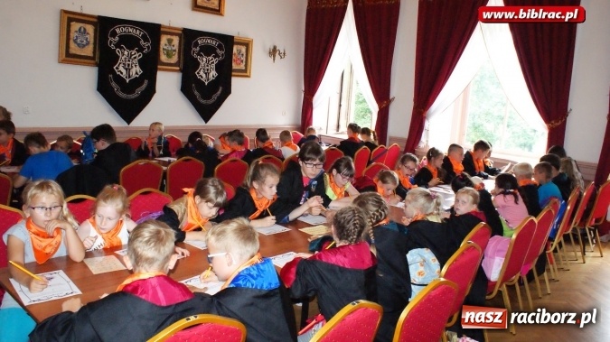 Zdjęcie w galerii na portalu naszraciborz.pl: Lato z biblioteką: wycieczka do Szkoły Magii i Czarodziejstwa  wiadomości z regionu