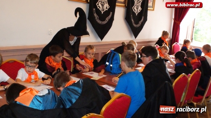 Zdjęcie w galerii na portalu naszraciborz.pl: Lato z biblioteką: wycieczka do Szkoły Magii i Czarodziejstwa  wiadomości z regionu