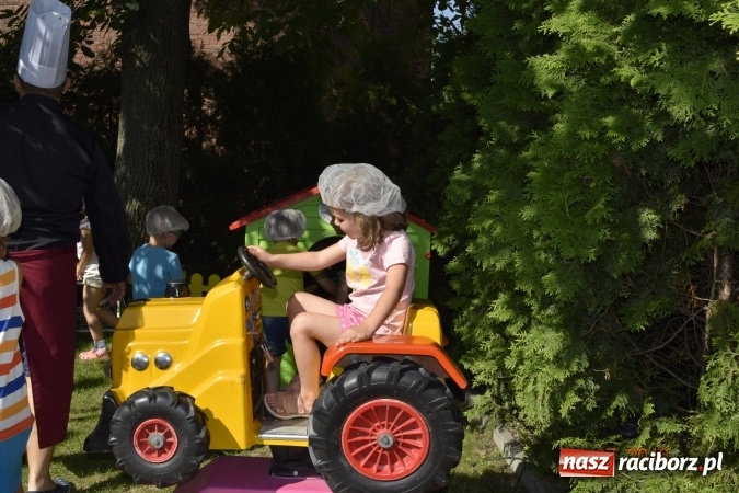 Zdjęcie w galerii na portalu naszraciborz.pl: Raciborskie przedszkolaki odwiedziły Lodziarnię pod Orzechem w Baborowie wiadomości z regionu