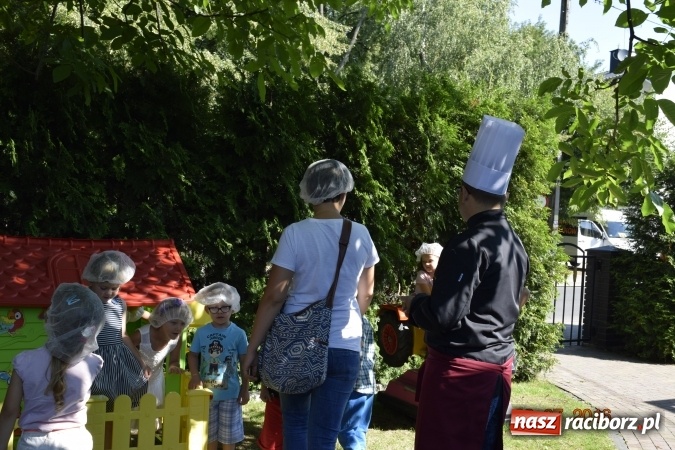 Zdjęcie w galerii na portalu naszraciborz.pl: Raciborskie przedszkolaki odwiedziły Lodziarnię pod Orzechem w Baborowie wiadomości z regionu