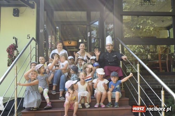 Zdjęcie w galerii na portalu naszraciborz.pl: Raciborskie przedszkolaki odwiedziły Lodziarnię pod Orzechem w Baborowie wiadomości z regionu
