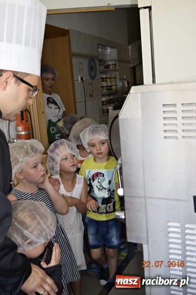 Zdjęcie w galerii na portalu naszraciborz.pl: Raciborskie przedszkolaki odwiedziły Lodziarnię pod Orzechem w Baborowie wiadomości z regionu