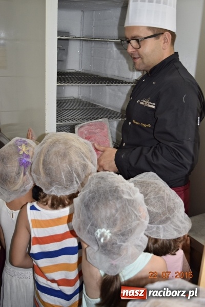 Zdjęcie w galerii na portalu naszraciborz.pl: Raciborskie przedszkolaki odwiedziły Lodziarnię pod Orzechem w Baborowie wiadomości z regionu