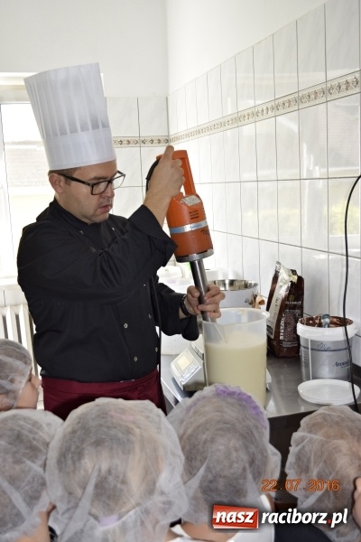 Zdjęcie w galerii na portalu naszraciborz.pl: Raciborskie przedszkolaki odwiedziły Lodziarnię pod Orzechem w Baborowie wiadomości z regionu
