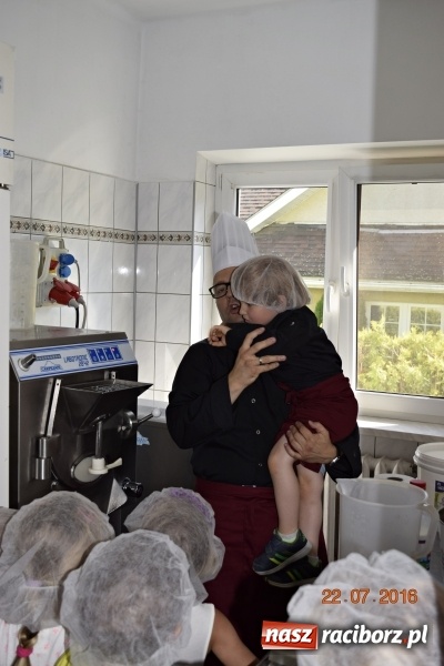 Zdjęcie w galerii na portalu naszraciborz.pl: Raciborskie przedszkolaki odwiedziły Lodziarnię pod Orzechem w Baborowie wiadomości z regionu