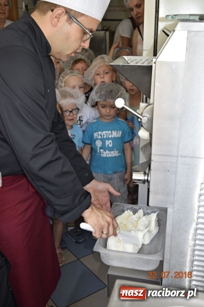 Zdjęcie w galerii na portalu naszraciborz.pl: Raciborskie przedszkolaki odwiedziły Lodziarnię pod Orzechem w Baborowie wiadomości z regionu